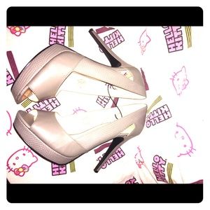 Nine West pip toe heels 👠